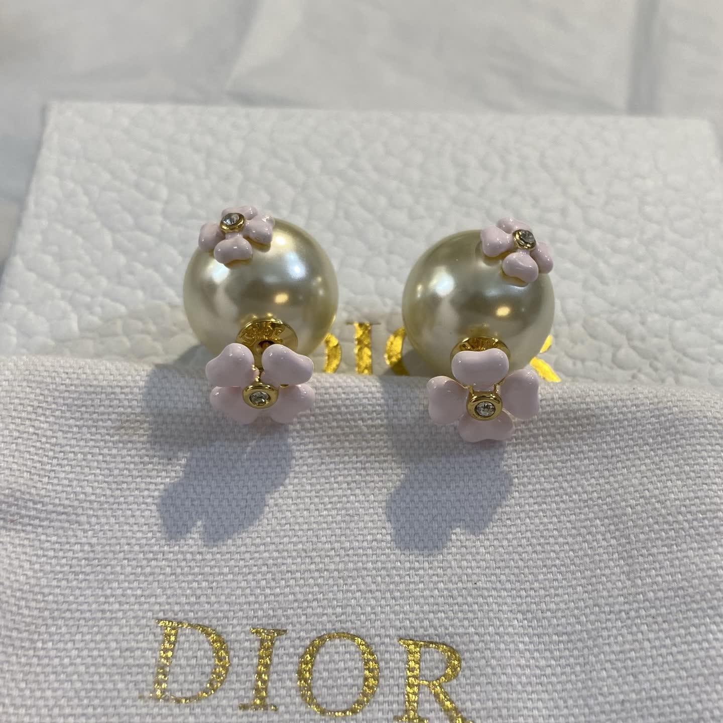 Van Cleef & Arpels Pink Flower Pearl Stud Earrings Van Cleef & Arpels Pink Flower Pearl Stud Earrings